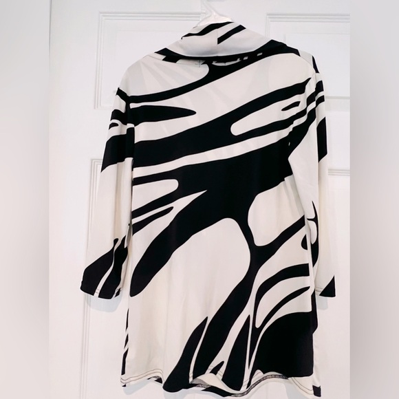 Kenneth Cole Reaction black and white top, good condition - Picture 2 of 5